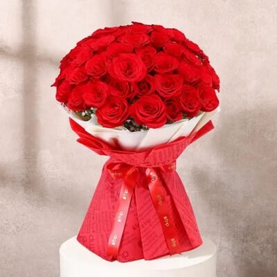 Buy Grand Red Roses Bouquet online in Jaipur for anniversaries and romantic occasions